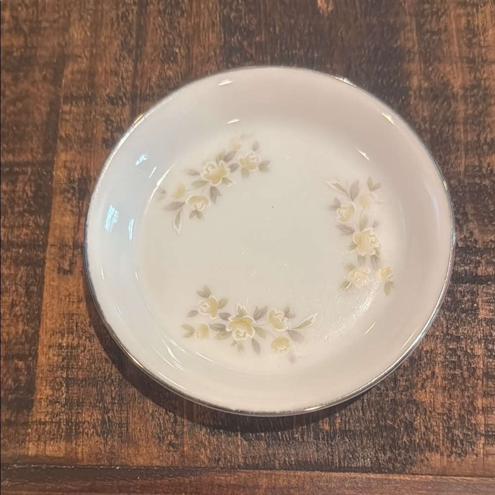 Crown Victoria small plate